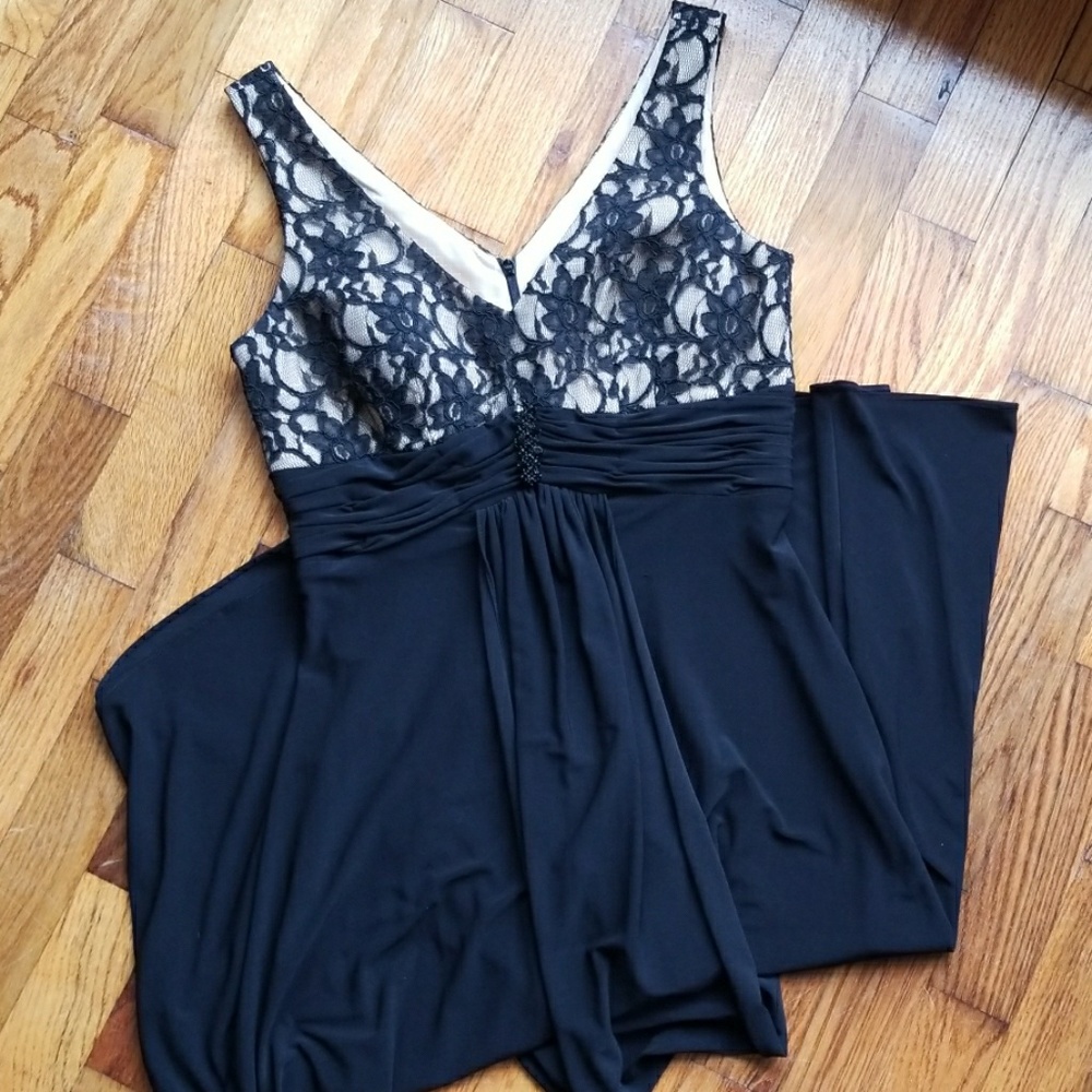 Jessica Howard evenings black & nude lace dress